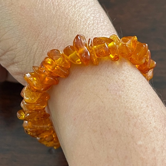 Vintage Jewelry - Natural Baltic honey large bead stretchy bracelet